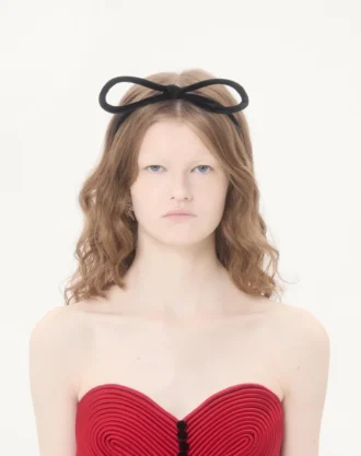 Brodert kort kjole i crepe couture