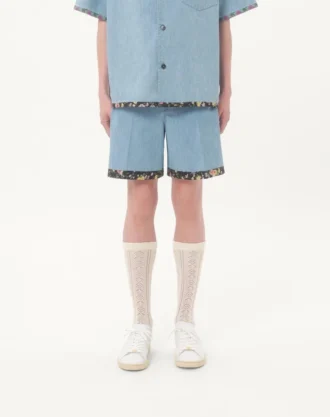 Denim-bermudashorts med blomstertrykk i kanten