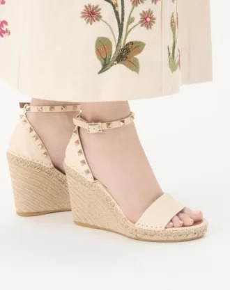Double Rockstud kornet kalveskinn wedge-sandaler 105 mm