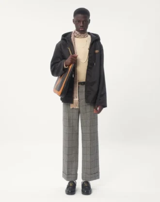 Nylon vindjakke med hette og Vlogo-lapp