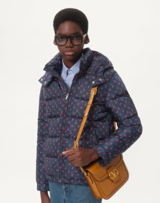 Nylonjakke med hette og Cherryfic-trykk