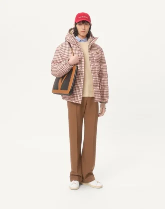 Nylonjakke med hette og Vlogo-lapp