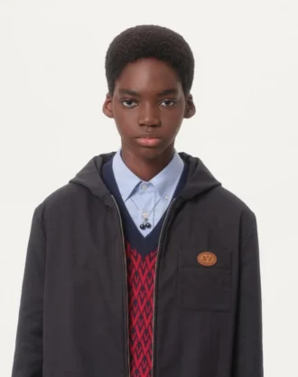 Nylonjakke med hette og VLogo-lapp