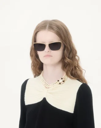 Pas Plus halskjede i metall, emalje, harpiks, perler og Swarovski®-krystaller