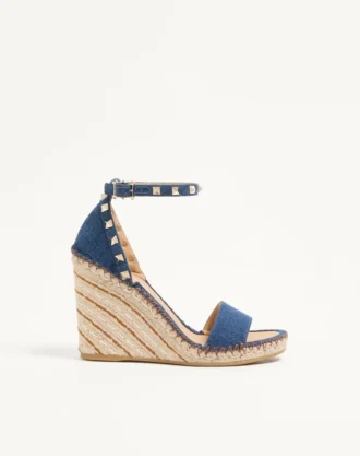 Rockstud dobbel kilehælssandal i denim 105 mm