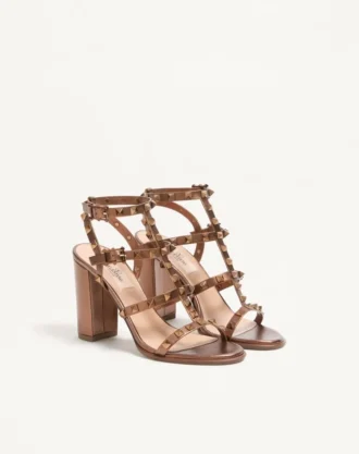 Rockstud metallisk kalveskinnsandal med ankelrem 90 mm