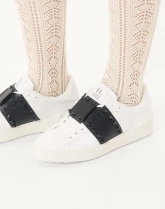 Rockstud Untitled Sneaker i kalveskinn med tonale nitter