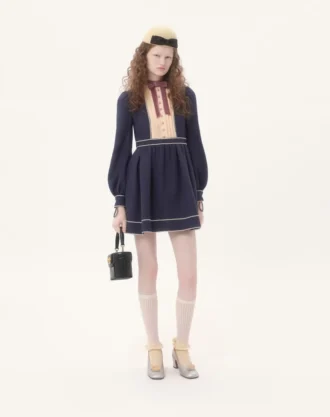 Valentino Garavani Vain sminkeveske i skinnende kalveskinn