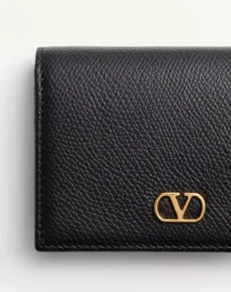 VLogo Signature Grainy Calfskin Wallet