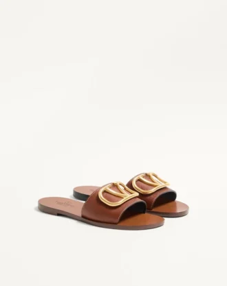 Vlogo Signature Slide Sandal i kornet okseskinn med tilbehør